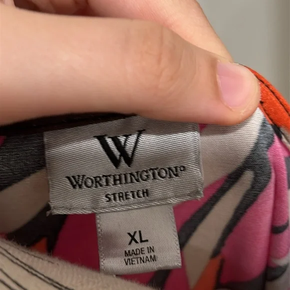 Worthington Black and Red Graphic 3/4 Sleeve Blouse XL. B234 - Picture 2 of 6